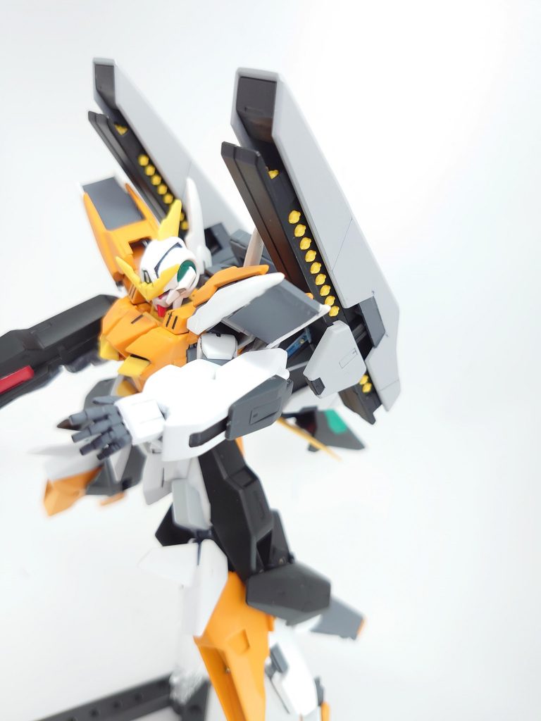 主武器のGNキャノン、GNミサイルポッドはアリオスGNHW/Mからそのまま引き継いでいます