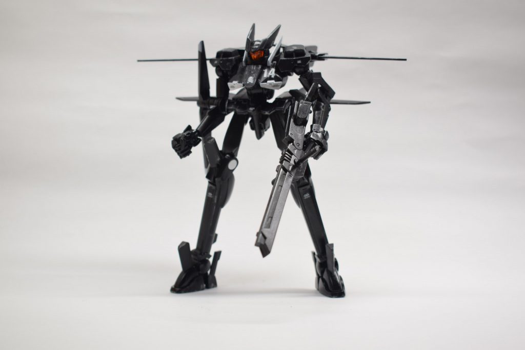 全体像。左利き用なので銃とディフェンスロッドは一般機と対称なデザインです。全塗装後にドライブラシでウェザリングしてます。