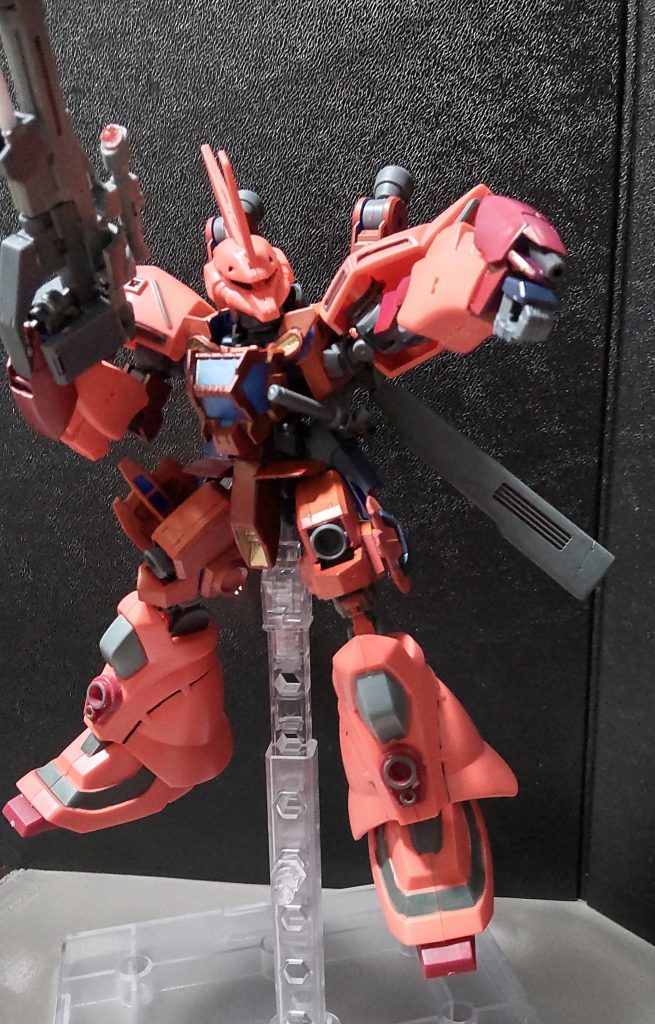 ○ビーム・スポットガン左腕に装着している武装で、主に牽制や迎撃に使用されるが、これだけでも敵機を撃墜するのは可能。