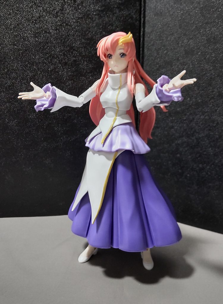 これだけ不安定そうな感じに見えても細い二本足で倒れずに立てるというのは凄いな……感動を覚えるわね。