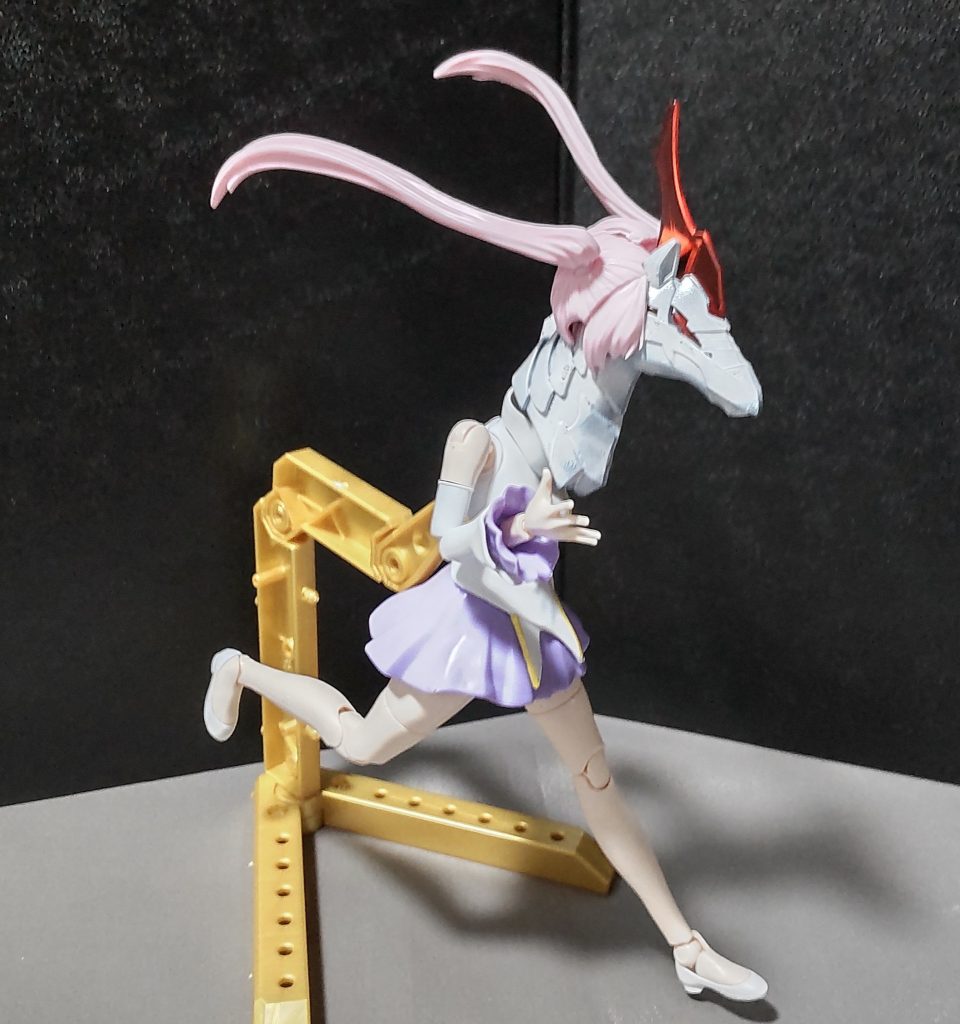 その光輝く様に美しく駆け抜ける姿から、「白い閃光」とファンから呼ばれている。