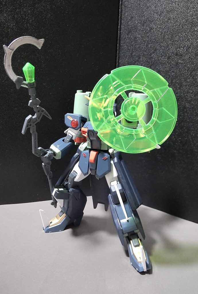 魔法使いなので、掌から魔法陣を展開して防御することが可能になっています。