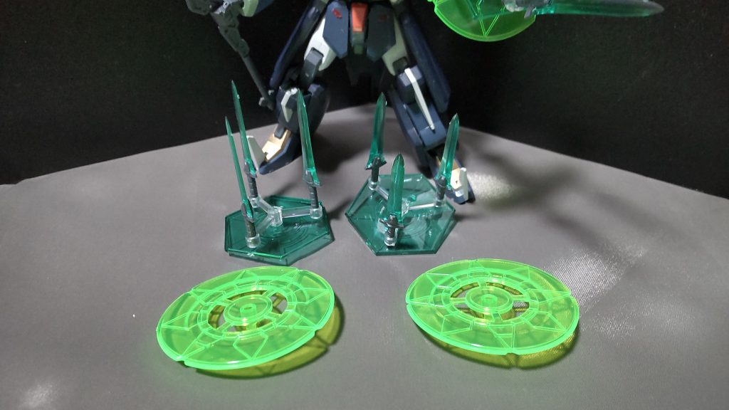 この武装については、コトブキヤのマギアブレードを使わせて頂きました。この30MMの魔法陣との相性は最高ですので、オススメしておきます。