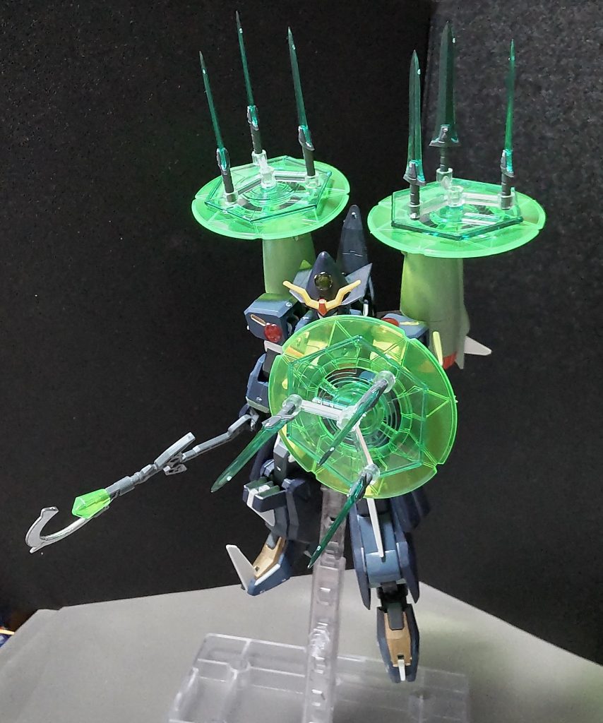因みに機動兵装ポッドからも魔法陣は展開出来る設定です。その為、元々あったビームキャノンやミサイルポッドはオミットしたということになってます。