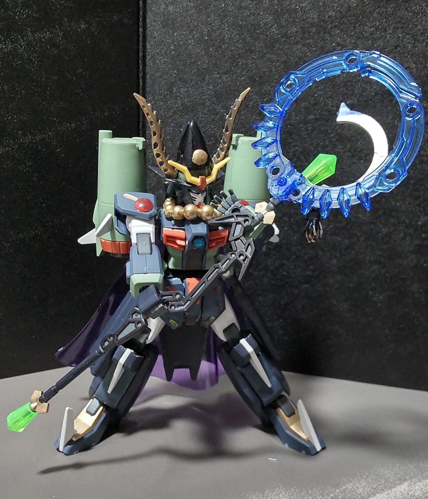 杖の先端部分に接続用のハードポイントを追加したので、画像のようなエフェクトパーツを付けるといったことができます。「今のはギガサーベではない……サーベだ…」※ナイトガンダム物語の呪文です。