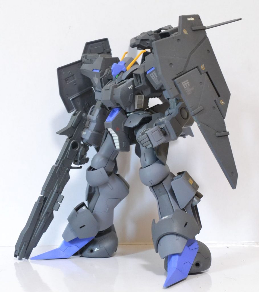 カラーレシピ青:ガイアノーツのブライトロイヤルブルー白:クレオスの灰色9号灰1、灰2:余っていた塗料を適当に混ぜたので再現不能...元のセンチネルのグレーほど青は入れてません。ニュートラルより。関節、ライフルの灰:黒鉄色+白、青黄:成形色