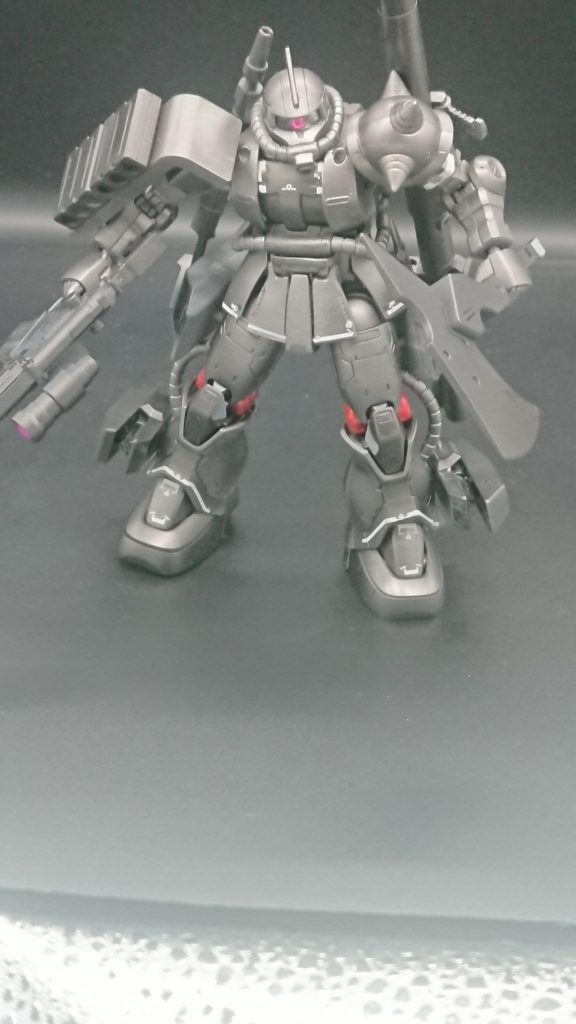 フルアームズバックパックを外した状態です。太もも、ふくらはぎにはそれぞれバトルアームズの大型ブースター、パワーダーの腕部ガトリングを装備させてます。バックパックをパージしても最低限の強化をしてます。