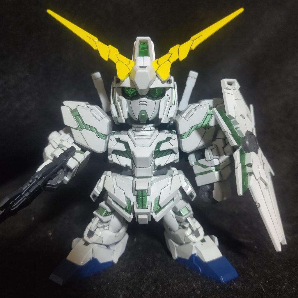 せっかくの赤い クリアーパーツシルバーで 塗り潰して薄い クリアーグリーンで塗装