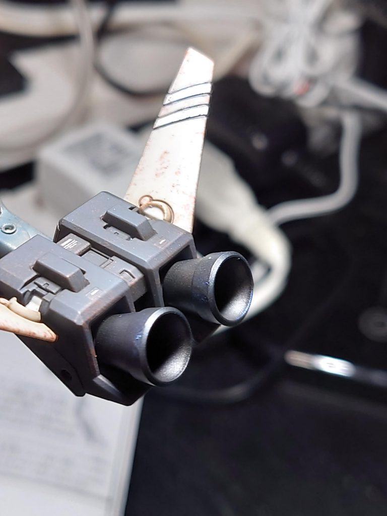 ランドセルのバーニアは大きめの物に変えてます。焼鉄色で塗装後にウェザリングマスターの青焼けを施しました。