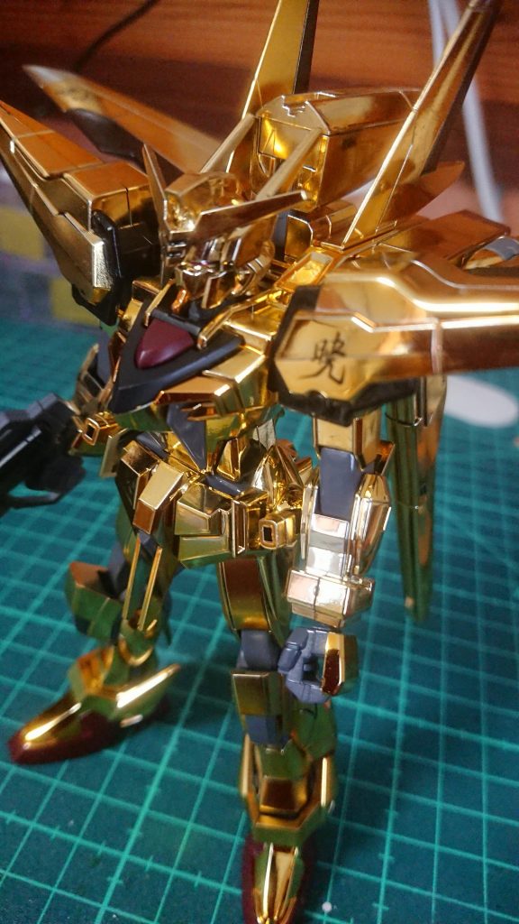 光の反射でピカピカです