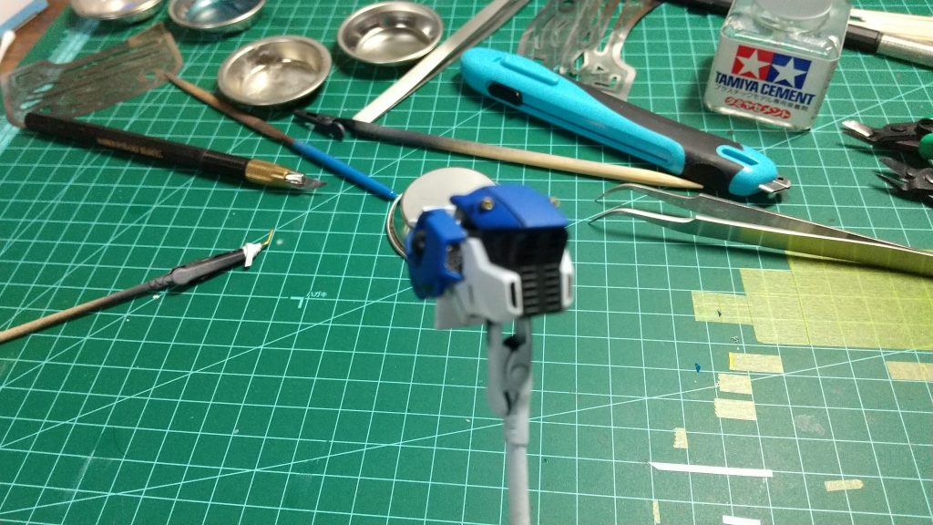 胴体パーツのマシンキャノン、排気ダクト部分はメタルパーツ化、真鍮線とアルミのメッシュを利用してます。