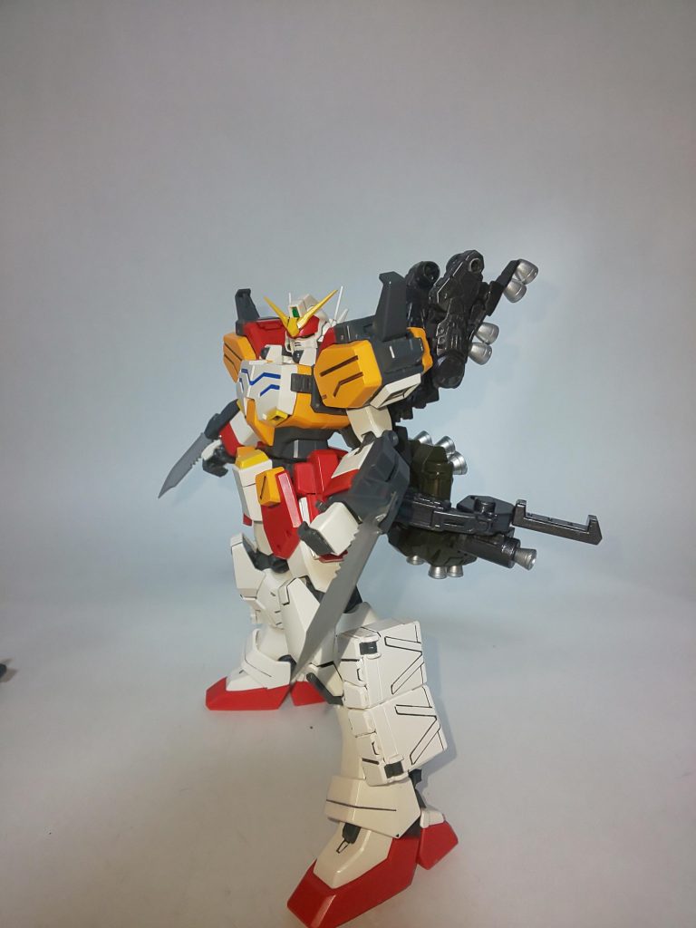 シュピンネ装備の全ての火器を排除する事で高機動装備になります。また火器が無くなってもアーミーナイフ二刀流で継続戦が可能。※画像のヘビーアームズは巣組です