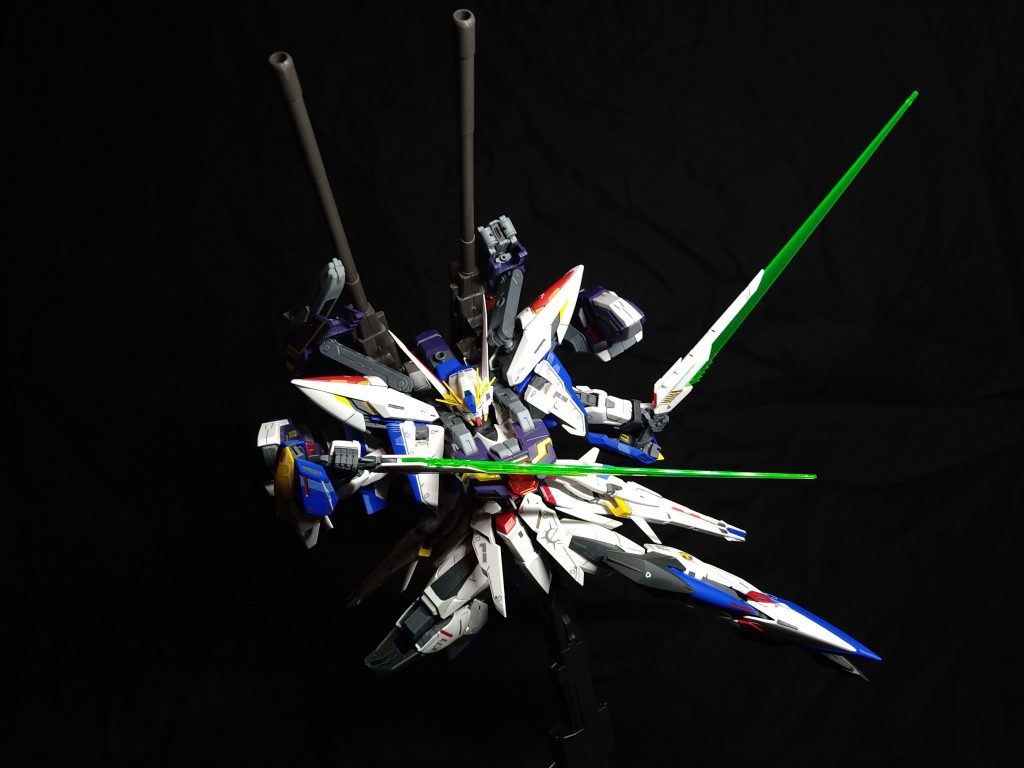 遠距離戦に重きを置き、基本は一撃離脱を目的とした仕様可変時に高速で射程圏に行き、ミラージュコロイドで姿を消しながら狙いを付け射撃後に離脱をすることを想定した仕様です