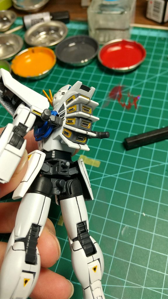 スラスター部は銀メッキ塗装を施したディティールアップパーツを12基全てに貼り付けています!(死にかけた💀💀💀)