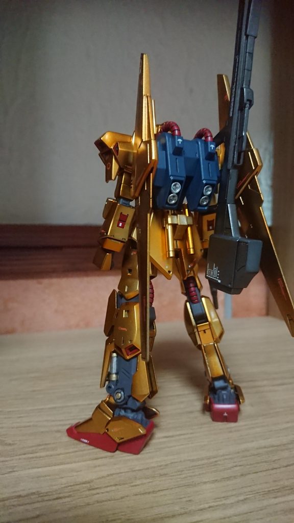 斜め後ろから、今回はデカールは最小限にしました