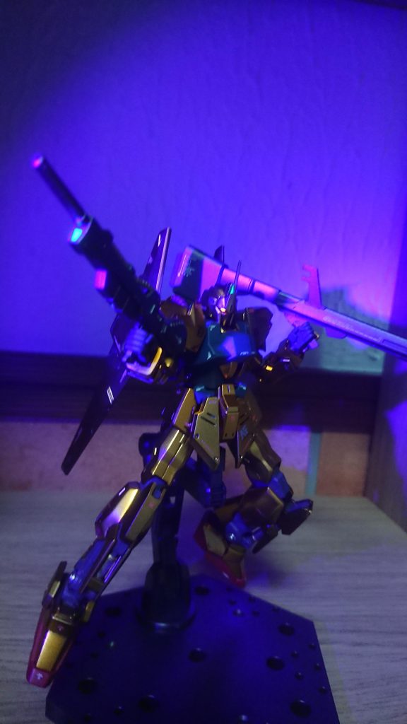 蛍光塗料でセンサーとツインアイがピコーンと光ります(*´∇｀*)