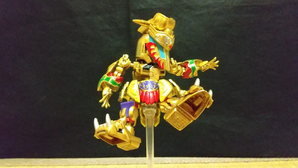 仮面で素顔を隠した正体不明の存在。「ナナシ」と名乗っている。玉璽を探し求めているが、何のために探しているかは不明。