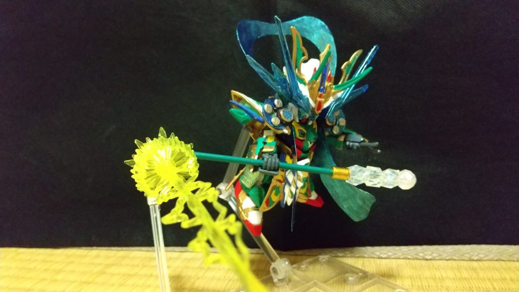 悟空とブンドド倚聖曹操が片翼にしているのを見て、「フェニーチェだ！片翼だし色変えだけで作れるのでは？！」と勢いで制作羽の向きが違ったので、結局は改造しましたが