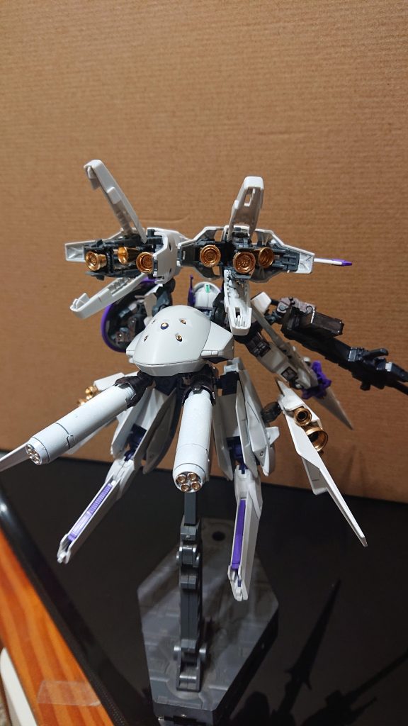 トールギス×リゼルのバーニアを追加した事により加速力がトールギスの非じゃないレベルで戦場を飛び回る。ちなみにプロペラントタンクは似合いそうと思い追加。