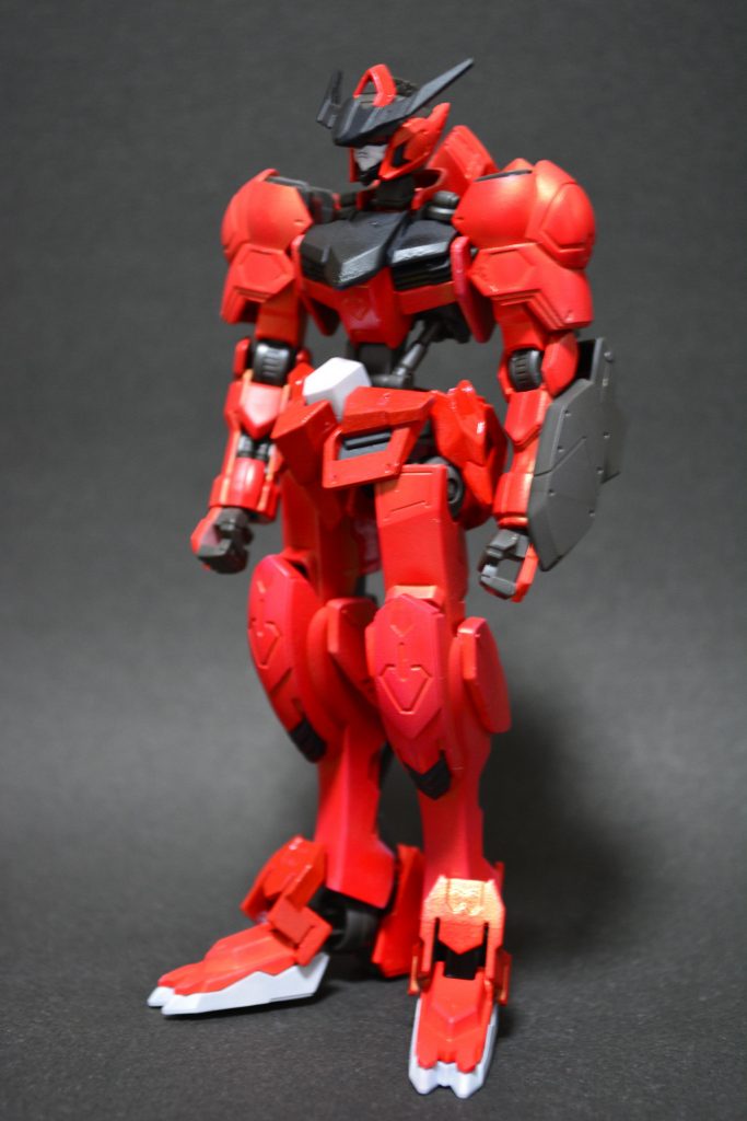 今回は初めて筆とエアブラシ(ガンダムマーカ)塗装に挑戦しました!思っていたように色が出なかったり、出なくていいムラが出たりと物凄く大変でしたが、塗装の奥深さと楽しさに触れることができました!どんどん沼にハマっていく気分ですw