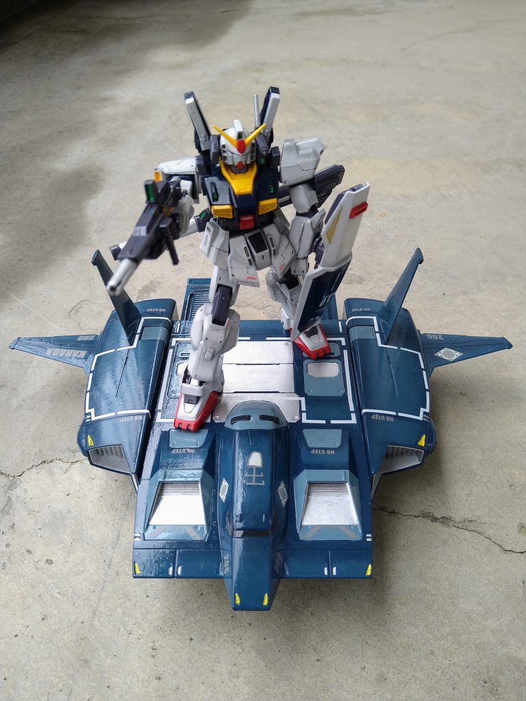 前回作ったマークⅡエゥーゴを乗せて…