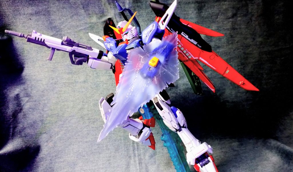 今作から蛍光カラー使い初めてライトも届いたのでバッチリ光りますね。横着して筆で塗りましたが問題なさそうです。