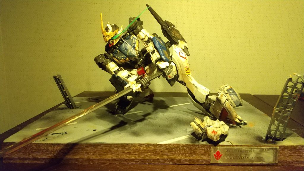 初めてジオラマに挑戦しました。グレイズアインとの戦闘をイメージしています。