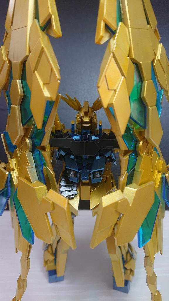 バックパックはメタリック塗装です