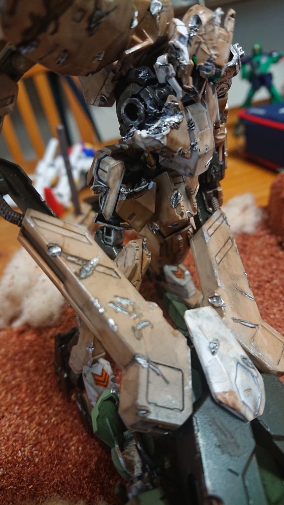 とにかくダインスレイブでのダメージとオイル汚れ・スス汚れを意識して加工しています。