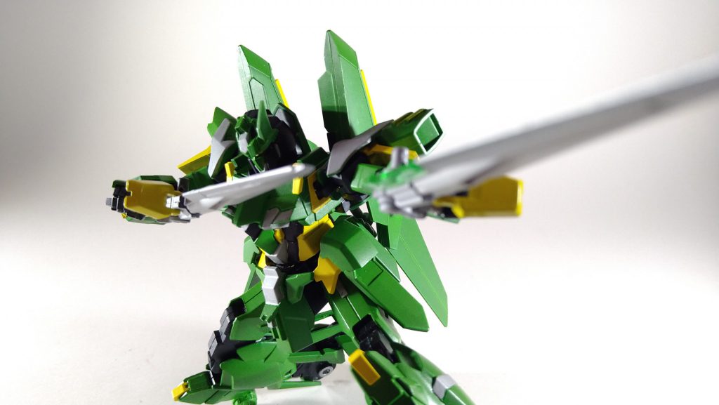 GNソードⅡ×2初期案としてセブンソード使って楽してやろうとしてたのでその名残と流石に銃がバルカンだけは危ういということで装備流石に世界観ずれすぎてるのでソードライフルってことで