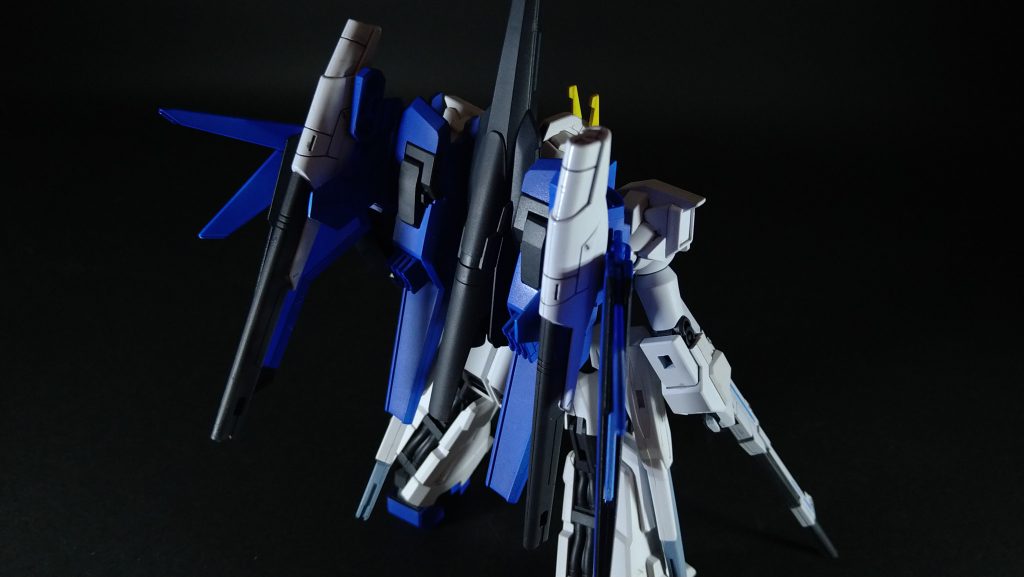 バックパックなどむしり取られたパーツは通常リゼルから拝借どう改造するか悩んでましたが丁度フリーダム立像のニュースを聞いて結果こうなりました