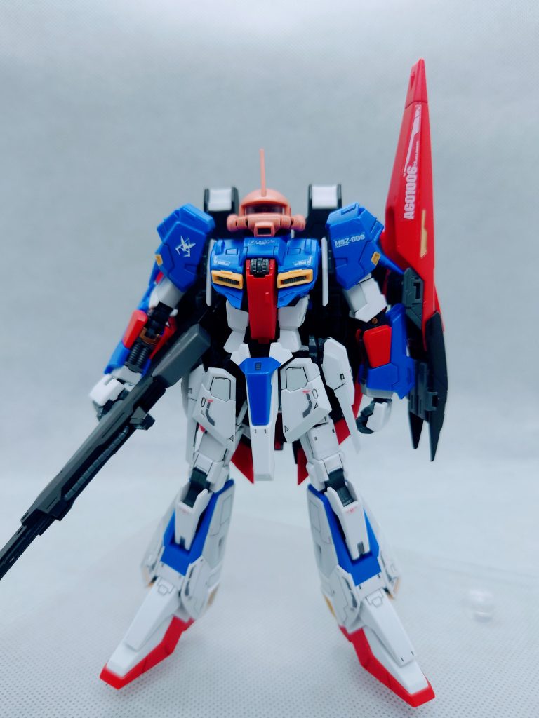 シャアカラーにしようかと考えましたがバラしたら戻せる自信がなく。半壊ツヤで許してください。