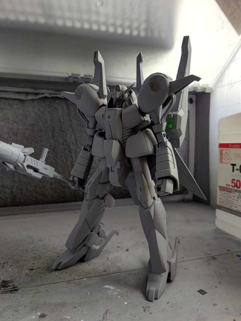 サフの状態合わせ目が上手く消えなくて大変でした今回の初挑戦は、、、・旧キット・レッドチップの追加・ワイヤーによるパイピングガンプラの理解がより一層深まり多少スキルアップ出来たと思います！！ 最後までご覧頂きありがとうございましたm(_ _)m