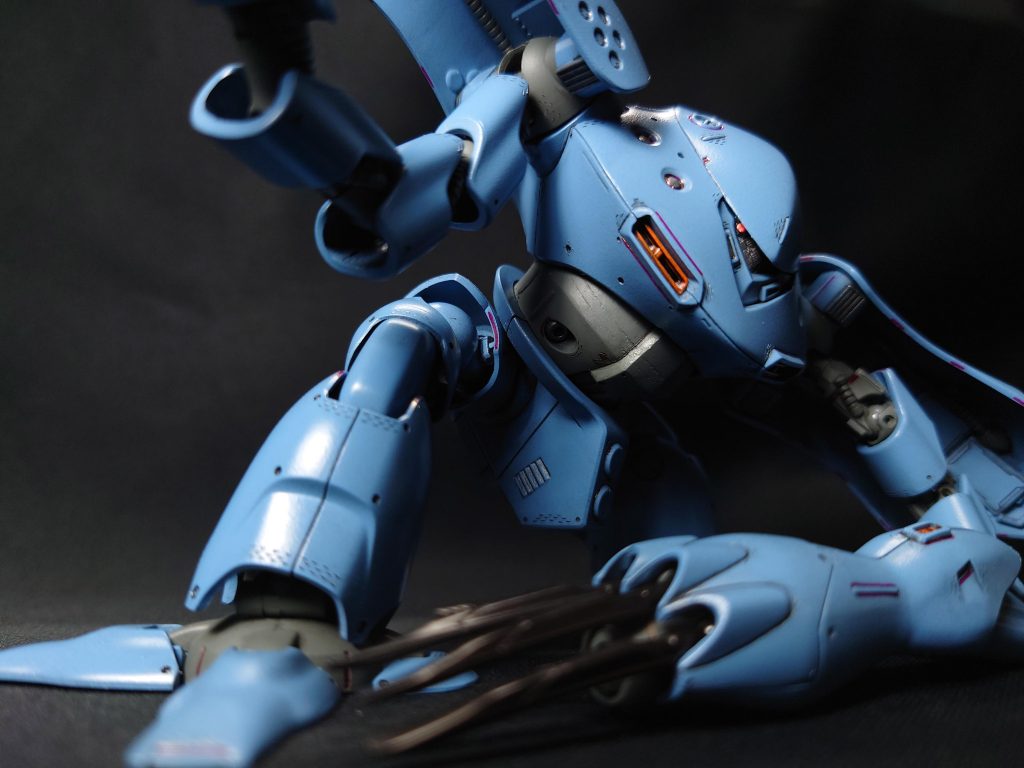 代わりに、スリットモールドを多用。これらは吸排水用、マスカー、スーパーキャビテーション、などの多機能な構造としてます。