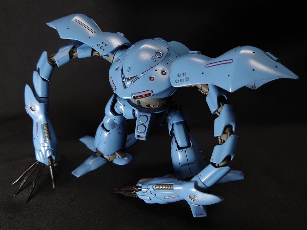 そのため、カラーリングは設定とイメージのあいだぐらいかと。塗装具合は半艶消し荒め。音波、電波を吸収してソナーやレーダーに捕捉されにくい塗料というかんじで。