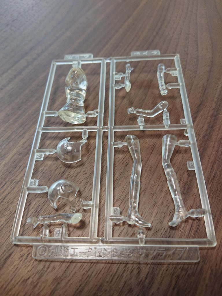 まるで、透き通るようなお肌…これにサフを吹きました。