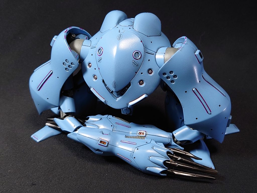 腕と腰の改造の成果。これ、魔が差して赤系で塗装していたら、マジ蟹。別枠でジオラマUPしますね。