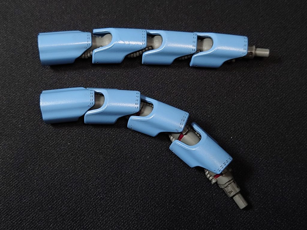 腕部改造の比較。上がノーマル。