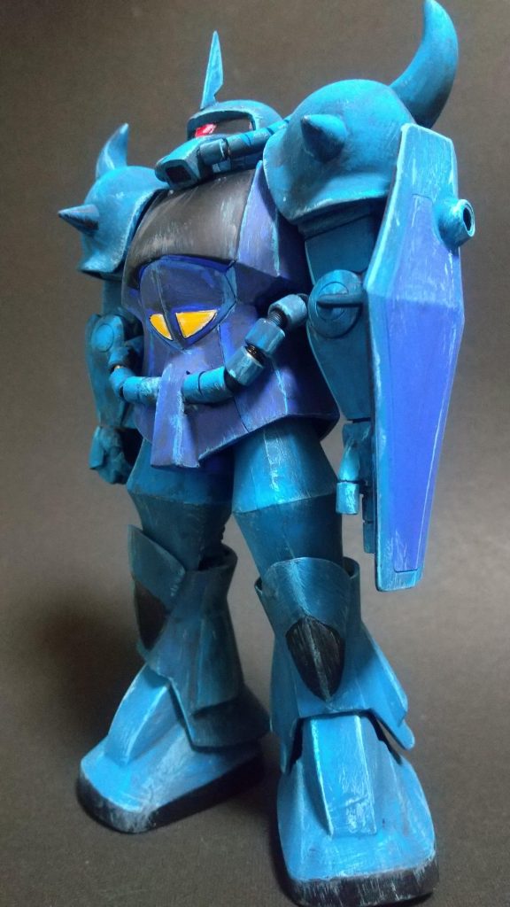 やっぱり肩アーマーは被せたい、とクサビ状幅増し太ももは接着面で1㎜幅増し他の部分はこの後