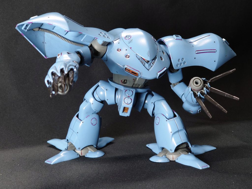 このずんぐりで、そして長い腕、レイバーのハヌマーンを思い出すな。