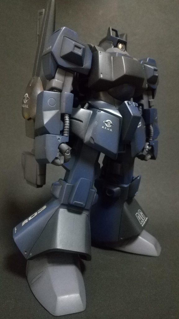 全関節アトハメ、股関節はボールジョイントに変換手首はコトブキヤ 丸指ハンドBを使用