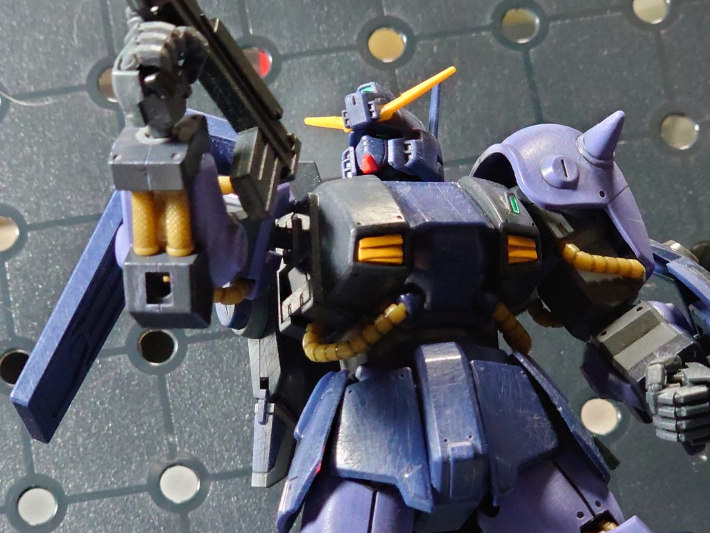 作中では、ただ歩き回ってただけで速攻撃破されてたので、射撃シーンをと。