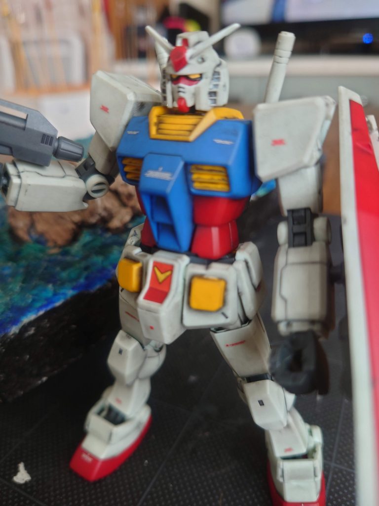 ガンダム完成です。いい感じに使用感が出ている気がします。余ってた水転写デカールを使用しています。