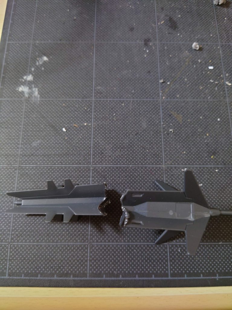 ハンダゴテにて切断。