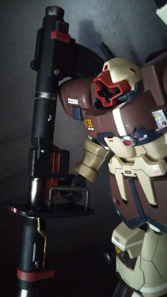 モノアイくり抜き、胸元センサーはビルダーズパーツ。各所スジボリ追加しています。