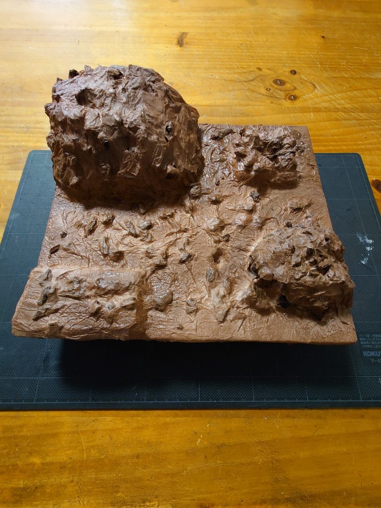 100均のブラウンのスプレーで塗装。