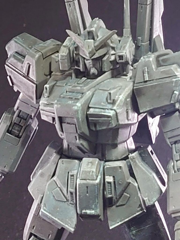 胸部はダクト部分をプラ板で蓋をして一部形状変更しています。