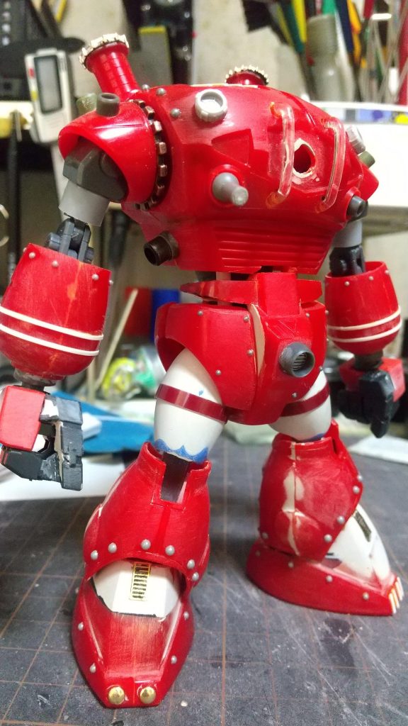 サフ前萌えの前上腕はGMGMかなんか腿はHGグフから。以前製作のグフの有効利用腰はダブルボールジョイントにしてますのでまぁまぁ動きます