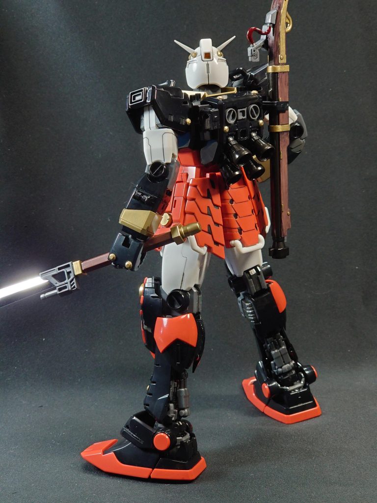 無塗装のイイところは、着脱して遊べるからですね。ただしツヤテカなので要手袋です。メッキもありますし。