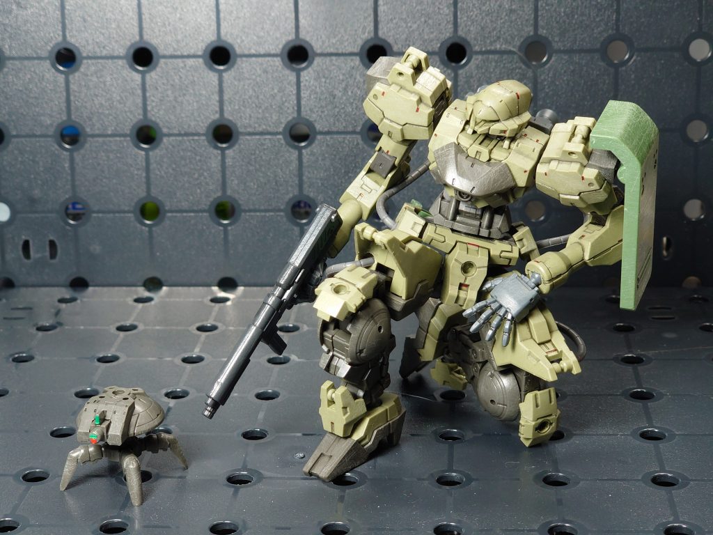 ザクとの違いといえば、サポートメカ・ロイロイがオプションであるぐらいかと。ただ、戦況によってはかなり重宝しそうな装備ですね。